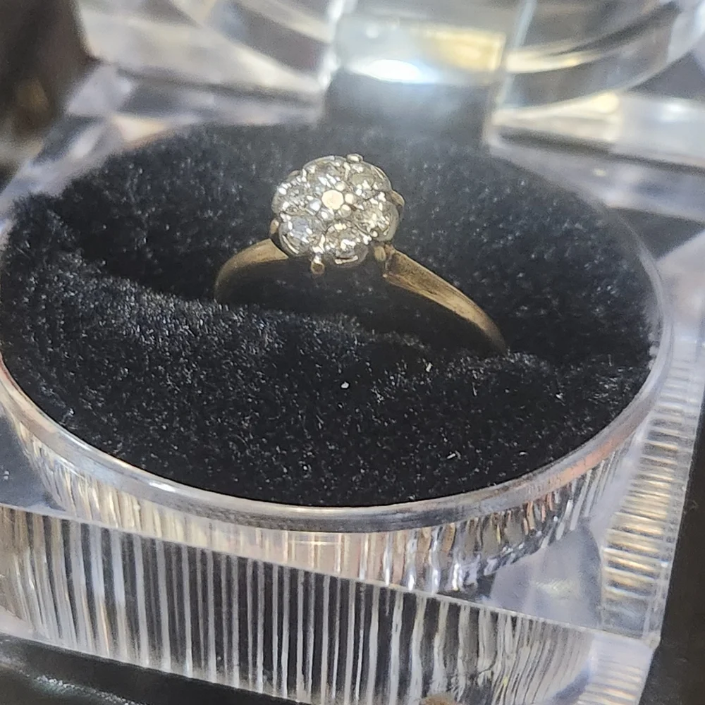 Vintage Solid Gold Diamond  Ring - Picture 10 of 16